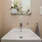 Timeless With Free Private Parking Apartment *