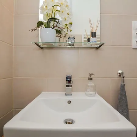 Timeless With Free Private Parking Apartament *